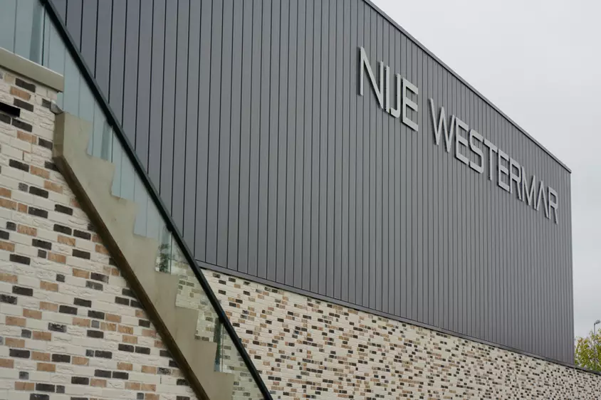 Sporthal Nije Westermar buitenzijde