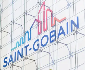 Saint-Gobain logo op gebouw