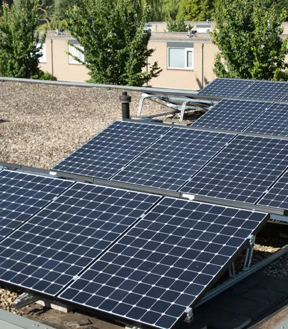 Renovatie jaren-70-woning, zonnepanelen op het dak